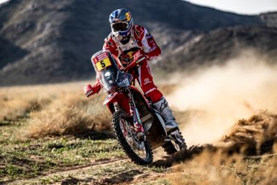 DANIEL SANDERS OVERCOMES ANOTHER CHALLENGING DAY AT THE DAKAR
